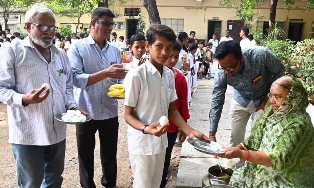 Egg and bananas being served to students at a school in Kalaburagi on the first day of their inclusion in the midday meal on December 1, 2021. (Photo/thehindu)