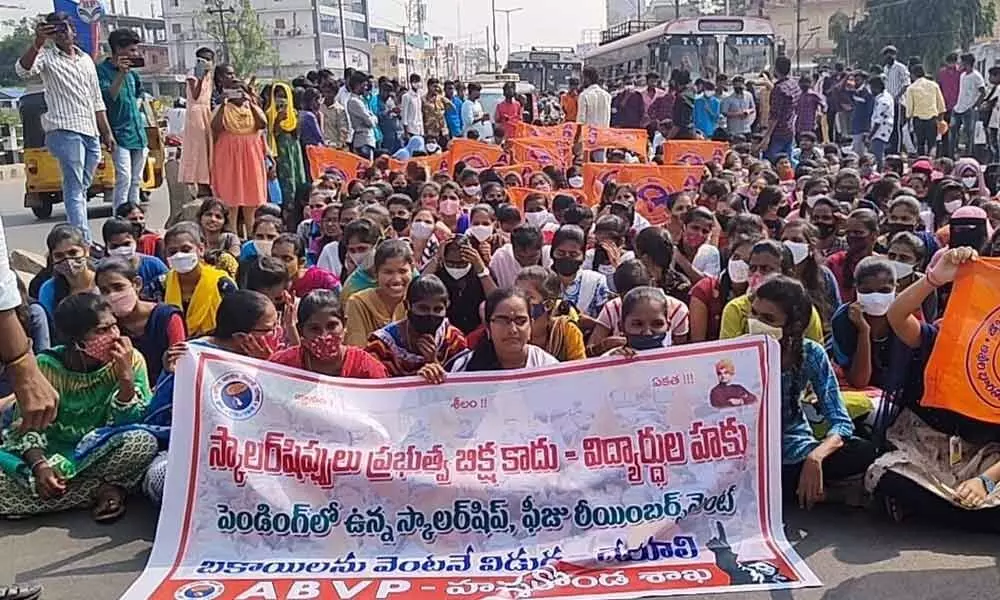 ABVP workers stage protest at Naim Nagar in Hanumakonda on Thursday