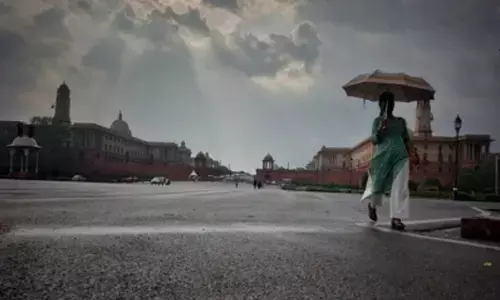 Delhi, adjoining areas gets light drizzle, AQI still very poor