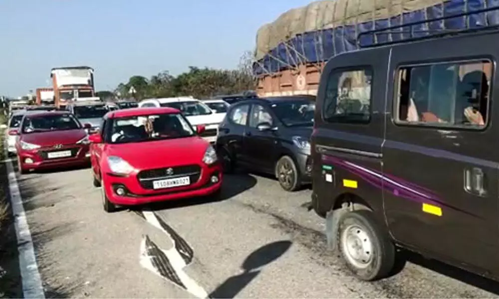 Heavy traffic jam on Hyderabad-Vijayawada highway