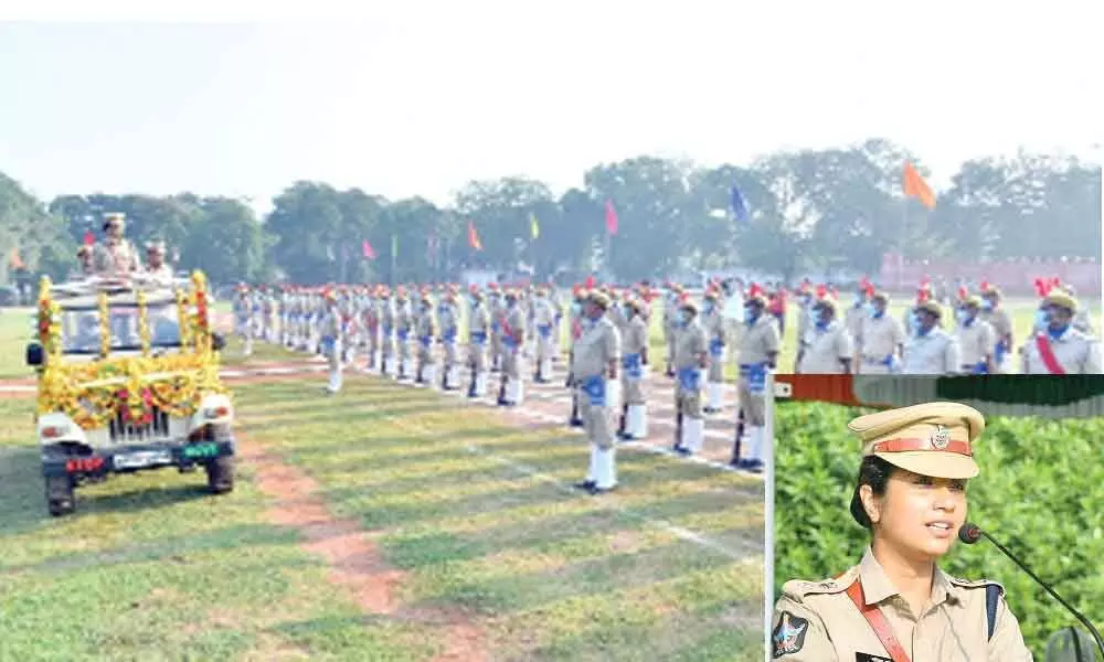 Prakasam district SP Malika Garg addressing the gathering after receiving guard of honour from home guards as part of 59th Raising Day celebrations in Ongole on Monday