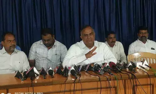 Congress leader Chalmeda Lakshmi Narasimha Rao speaking to press persons in Karimnagar on Monday