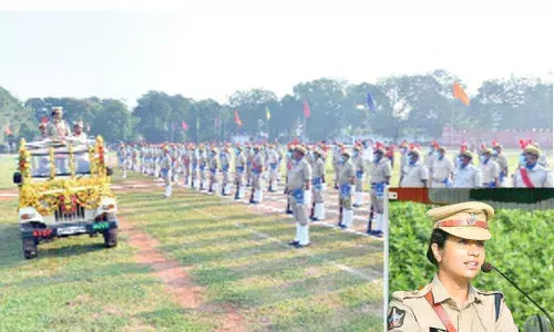 Prakasam district SP Malika Garg addressing the gathering after receiving guard of honour from home guards as part of 59th Raising Day celebrations in Ongole on Monday