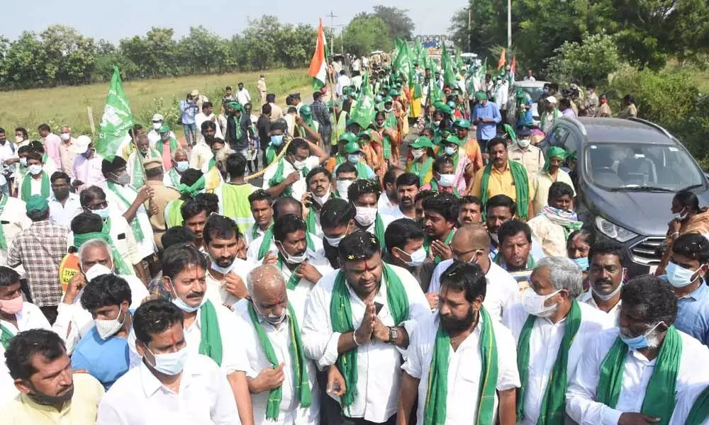 Maha Padayatra by Amaravati farmers enters Chittoor dist