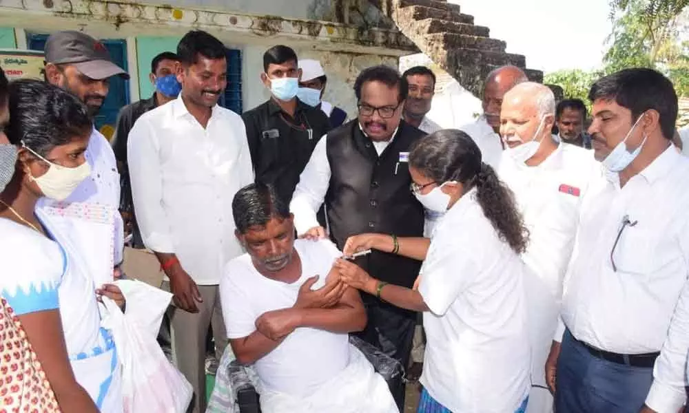 Organise vaccination drive in every village: Collector to babus