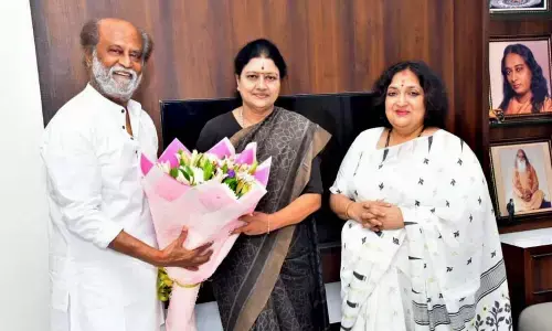 Sasikala calls on Rajinikanth at his Poes Garden residence