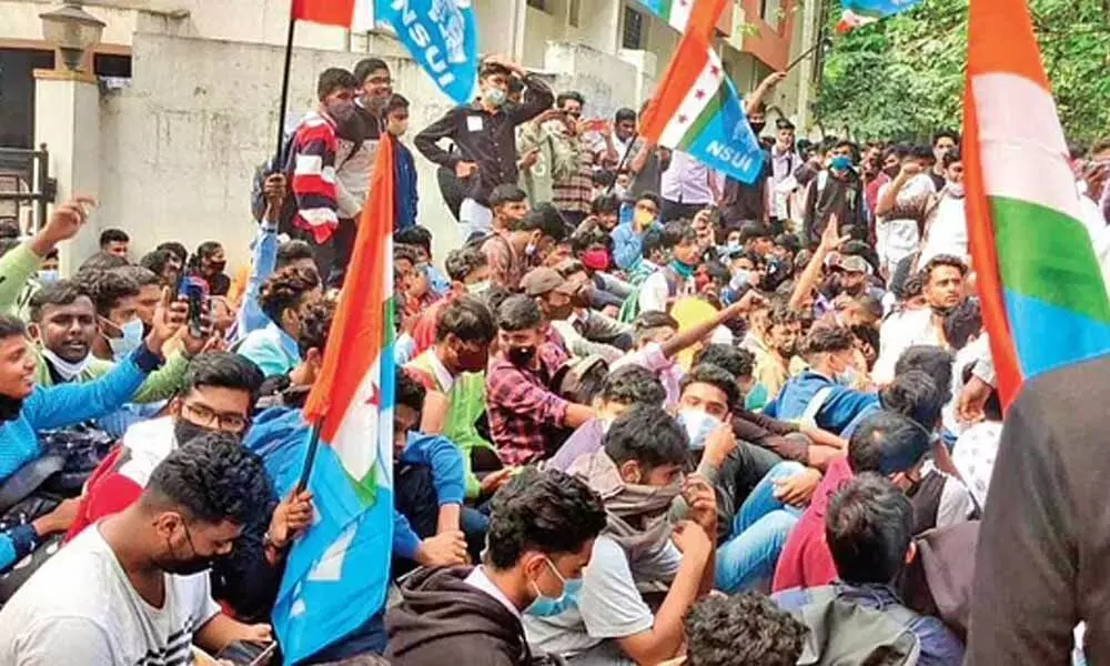 Hundreds of PU students protest in front of the office of Department of Pre-University Education in Malleswaram demanding that the authorities cancel offline exams due to the rise in Covid-19 clusters