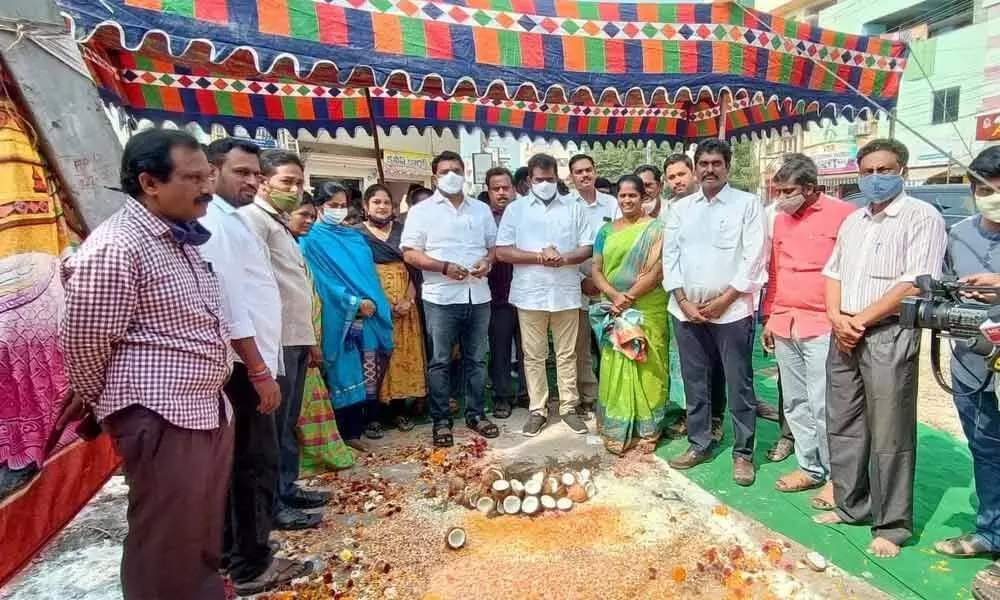 Mayor Kavati Manohar Naidu laying the foundation stone for the construction of culvert and drains in the 10th lane of Srinagar Colony in Guntur city on Wednesday
