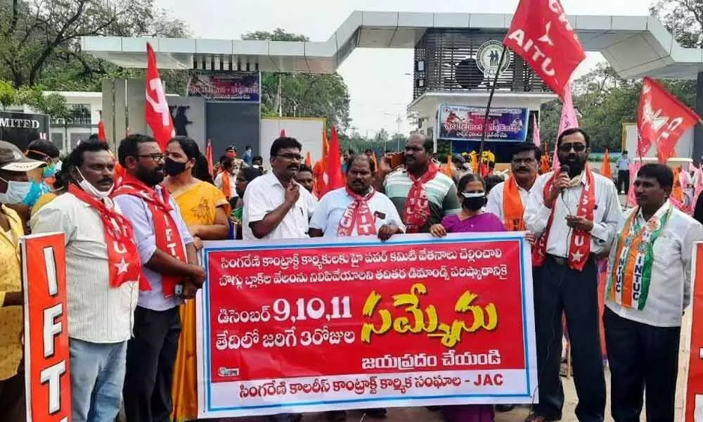 The JAC of SCCL unions staging a protest at the SCCL corporate office in Kothagudem on Thursday