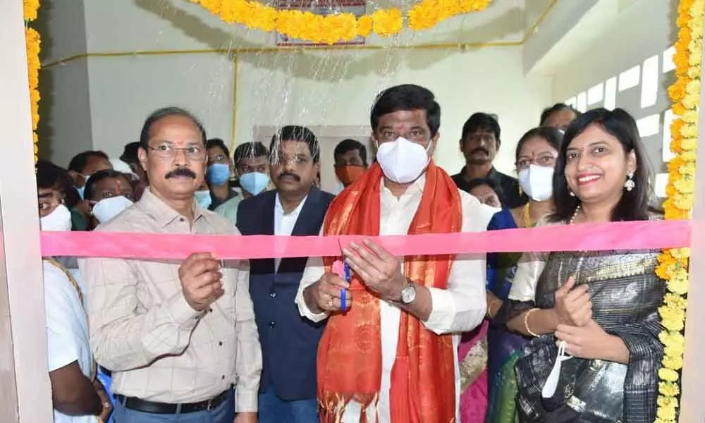 Minister Prashanth Reddy and his wife Neerajareddy inaugurating 8 ICUs and 6 oxygen beds set up at a Velpur Primary Health Centre in Nizamabad on Friday
