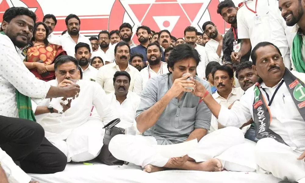 Members of Ukkku Parirakshana Sadhana Samithi from Visakhapatnam offering lemon juice to Jana Sena president Pawan Kalyan at the party State office in Mangalagiri on Sunday to end his one-day fast