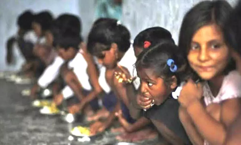 Seers oppose Karnataka govt’s move to provide eggs to malnourished school kids