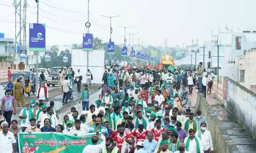 Amaravati farmers’ Maha Padayatra proceeding towards Tirupati from Renigunta on Monday