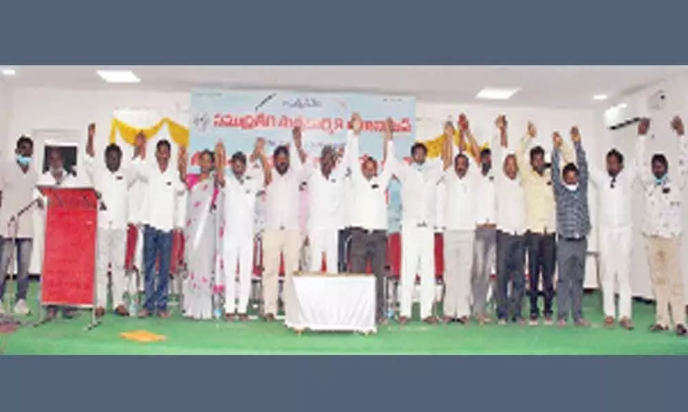 Leaders of Samudratheera Matsyakarmika Union from Guntur, Prakasam and Nellore announcing solidarity to fight fishermen from Tamil Nadu in the meeting held in Ongole on Monday