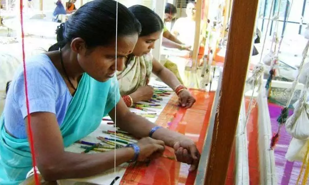 Dharmavaram weavers unhappy as Centre Okays just 3 clusters