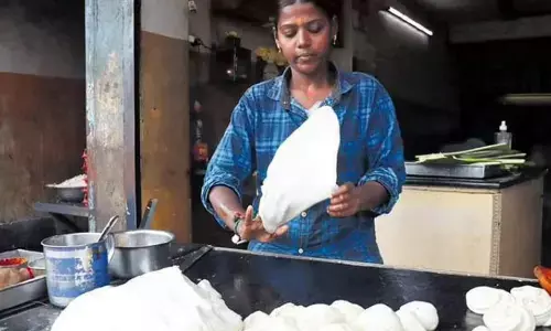 Durga making parottas at Paavai Hotel near the CMC Hospital in Vellore city