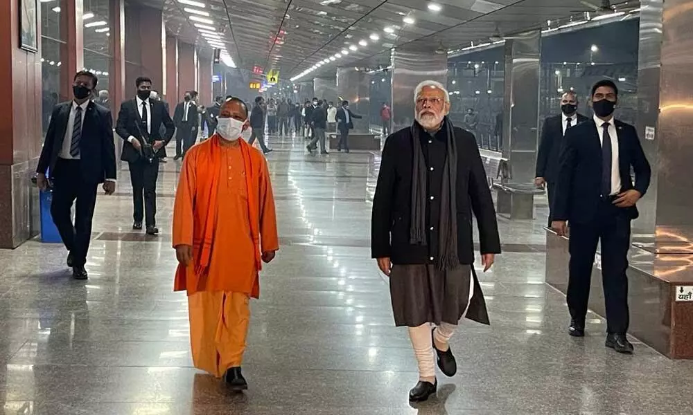 PM Narendra Modi makes surprise visit to Varanasi station