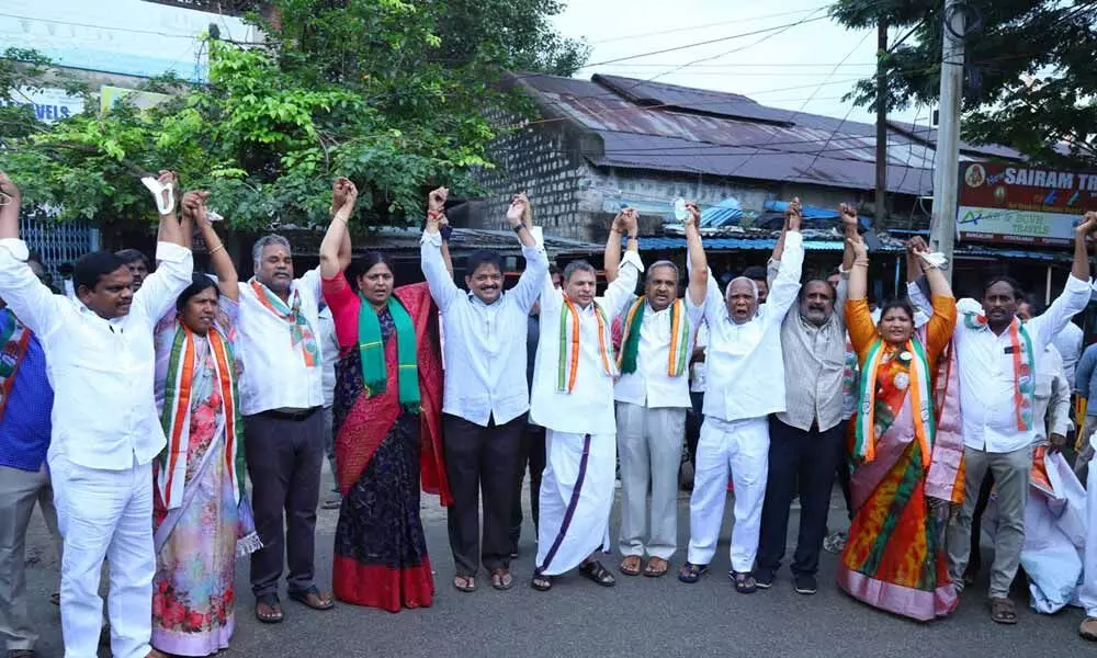 Congress leaders N Tulasi Reddy and others in Padayatra at Tirupati