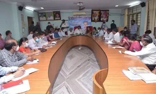 Minister for Agriculture K Kannababu addressing a meeting in Guntur on Wednesday. Home minister Mekathoti Sucharitha, Mayor Kavati Siva Naga Manohar Naidu, MLA Maddali Gridhara Rao also seen