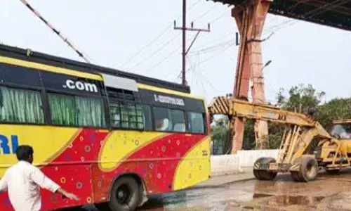 An unidentified person steals a private travel bus and flees after an accident