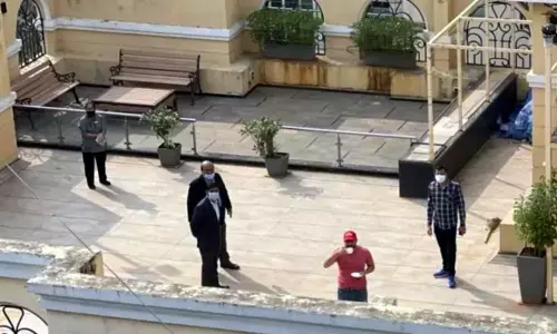 Kareena Kapoor, Amrita Arora, Maheep Kapoor and Shanaya Kapoor Get Tested Positive For Covid-19