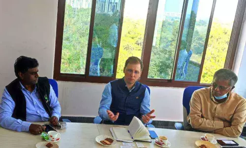 Australian Deputy Consul General visits UoH