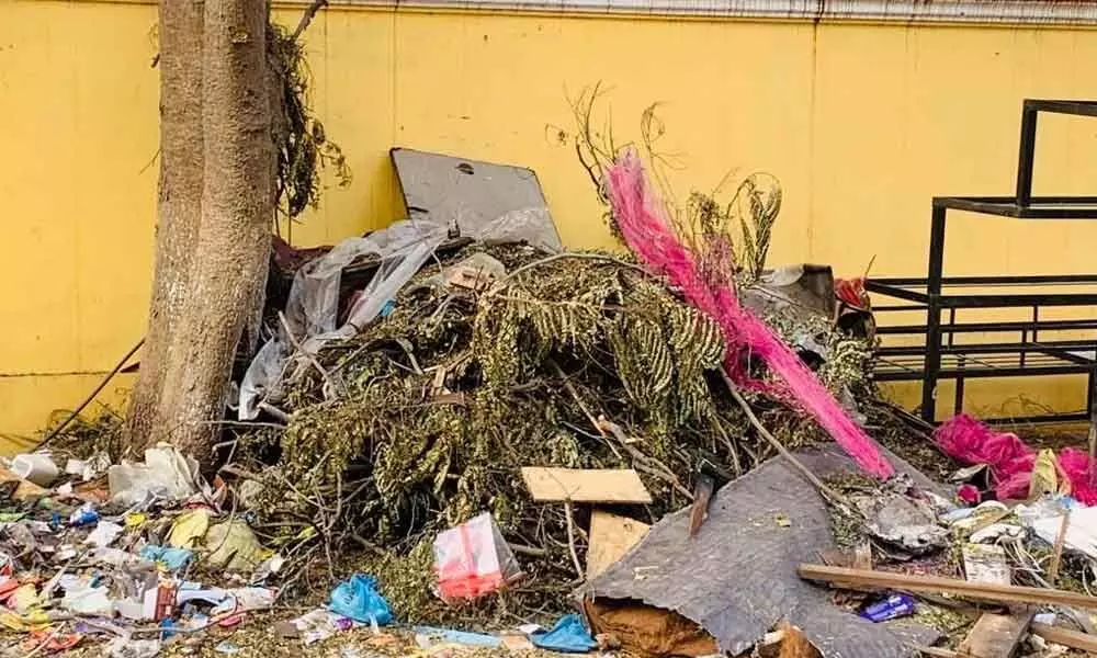 Garbage keeps Arvind Nagar Colony residents out of footpaths