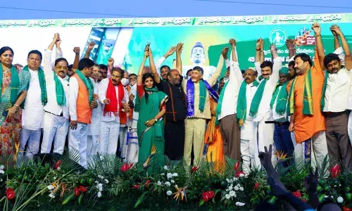 All-party leaders  join hands  at Amaravati farmers meeting near Tirupati on Friday