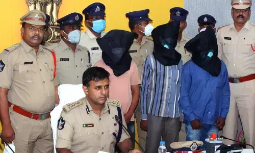 Commissioner of Police Kanthi Rana Tata briefing the media persons about the arrest of Chaddi gang members in Vijayawada on Friday