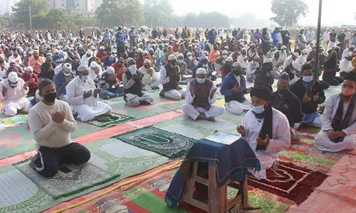 Defying Khattar, namaz offered in open in Gurugram