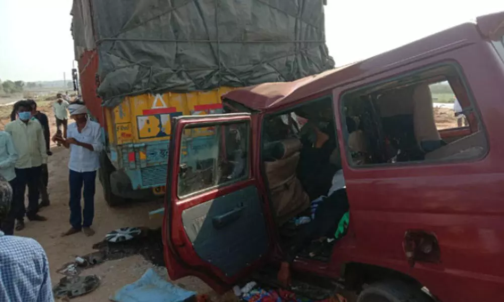 6 killed, 4 hurt in road mishap in Kamareddy