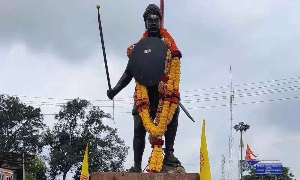 Tension in Belagavi as pro-Maha activists vandalise Kannada freedom fighter’s statue