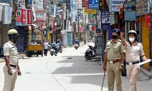 Tension prevails in Karnataka border town as protest turns violent