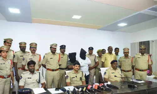 District SP Ch Sudheer Kumar Reddy presents the accused before the media in Kurnool.