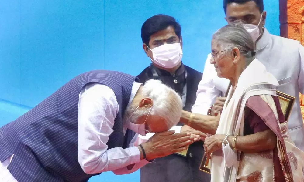 PM Narendra Modi seeks blessings of a Goan freedom fighter during a programme organised on the occasion of the 60th Goa Liberation Day, at Shyama Prasad Mukherjee Indoor Stadium in Taleigao on Sunday