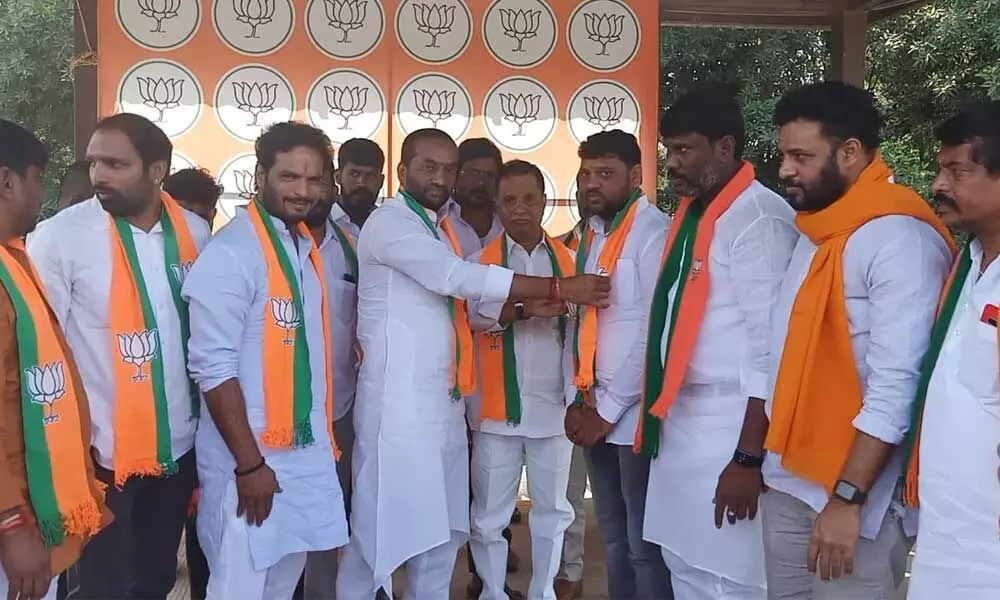 TRS leaders, activists join BJP