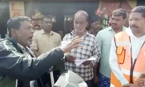 Officials try to serve notices on meat shop owners in Barkas, shunted out