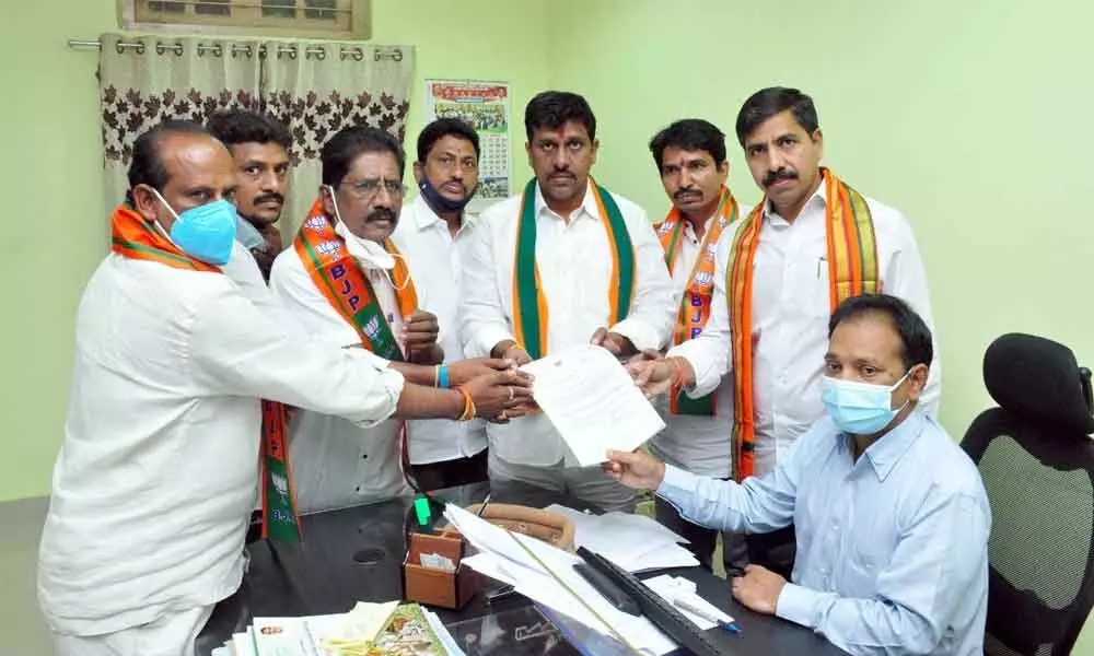BJP leaders submitting a memorandum to Additional Collector G Madhu Sudhan to stop the construction of religious statue at Muthyalamma Gudi Centre, in Khammam on Monday.