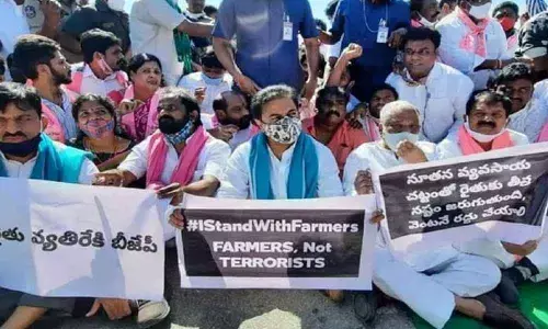TRS stages protest across Telangana over anti-farmer policies by centre