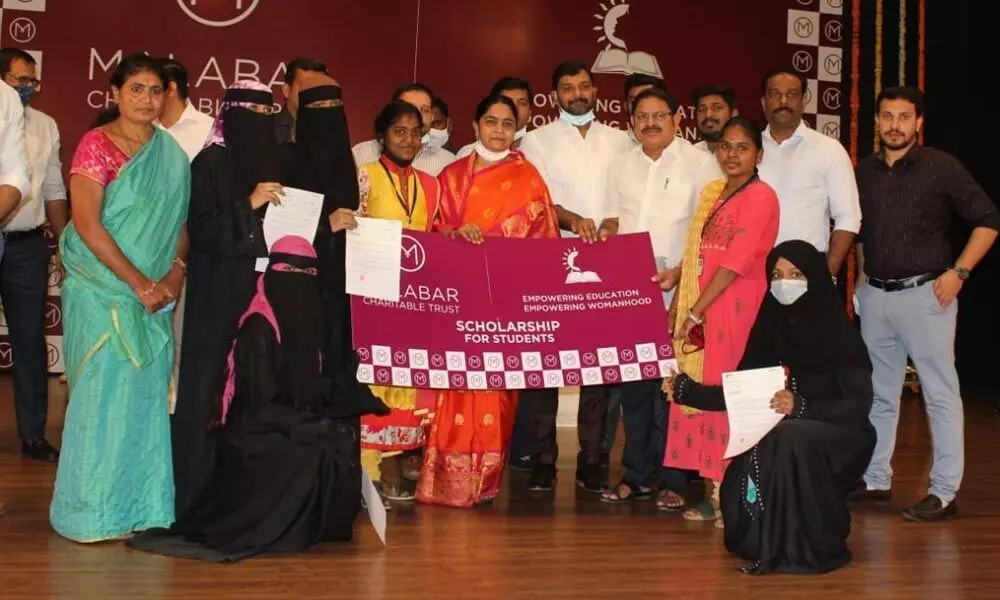 Malabar Gold gives scholarships to 1,000 girl students