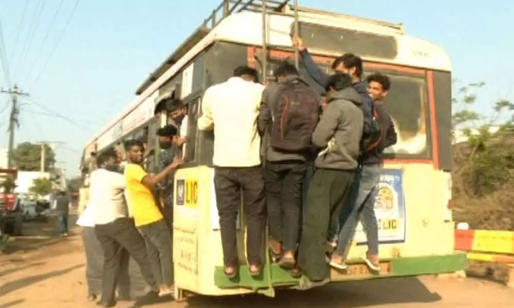 Students struggle to board jampacked RTC buses