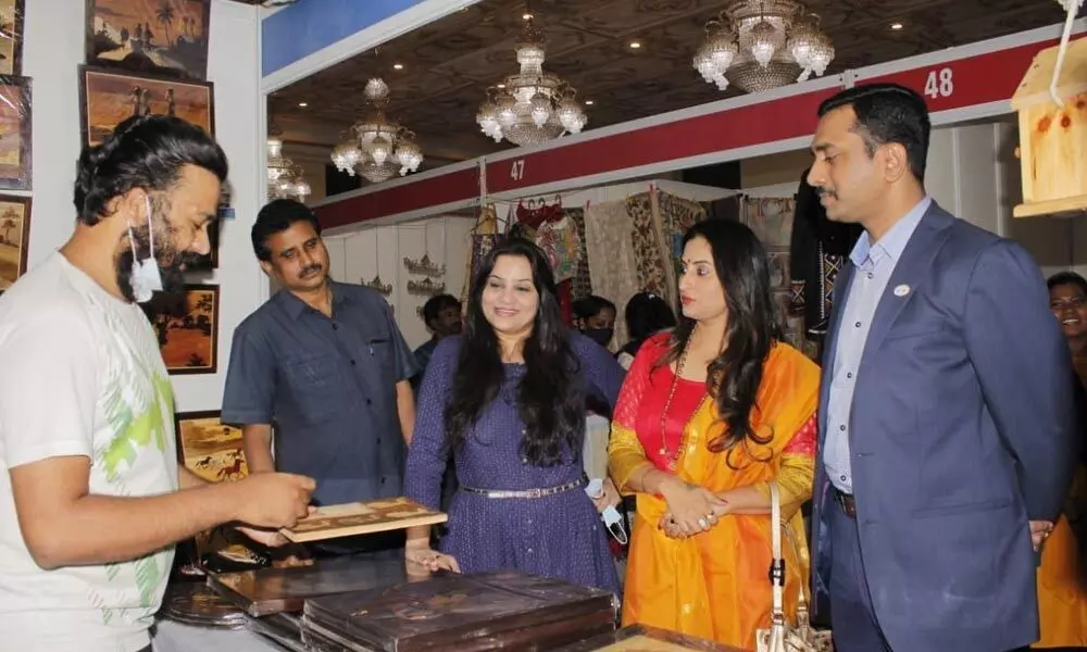 Bengaluru: Celebrities extend support to artisans at Gandhi Shilp Bazaar