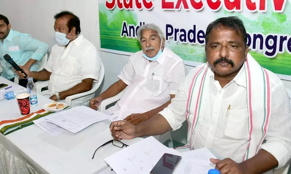 AICC secretary and AP Congress in-charge Oommen Chandy, APCC president Dr Sake Sailajanath and other leaders participate in the state executive meeting of party at Andhra Ratna Bhavan in Vijayawada on Wednesday (Photo: Ch Venkata Mastan)