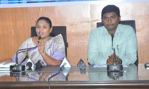 Mayor P Sravanthi and Commissioner K Dinesh Kumar addressing the housing beneficiaries in Nellore on Thursday