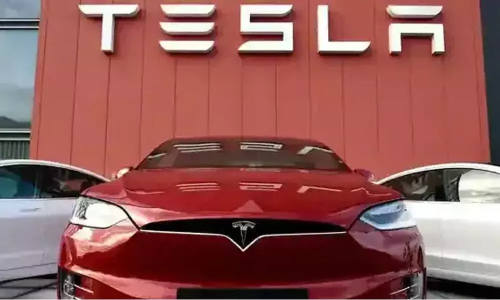 Tesla disables the feature, wherein driver will not be able to play games, when the car is in motion.