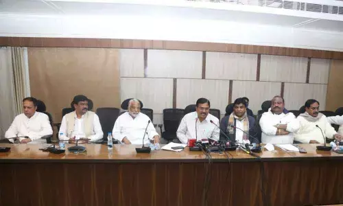 Centres attitude toward agri sector dangerous: Niranjan