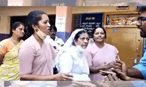 Activists From The Right-Wing Are Allegedly Disrupting Christmas Celebrations At  A Karnataka School