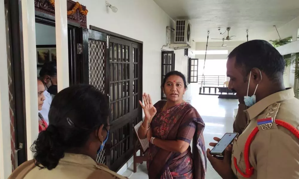 BJP Hanumakonda district president Rao Padma speaking to police at her residence in Hanumakonda on Monday
