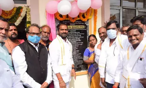 Excise Minister Dr V Srinivas Goud inaugurating Dhood Dawakhana in Mahbubnagar on Monday