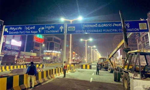 Shaikpet flyover lacks Urdu sign board; language lovers seek one